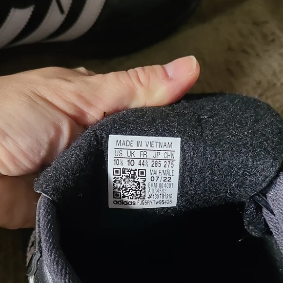 Adidas Samba Black and White Men's Shoes - Picture 2 of 3